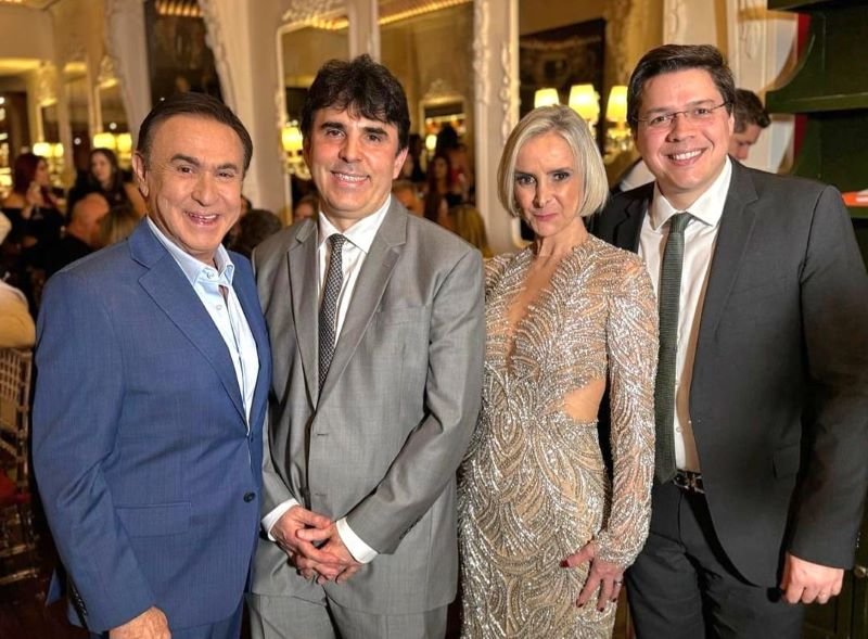 Empresária da área de saúde, Malú Albieri, recebe seus convidados para a celebração dos 2 anos da Clínica Perfeita Plástica